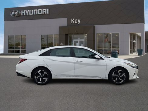 Certified 2023 Hyundai Elantra SEL w/ Convenience Package FWD image 3