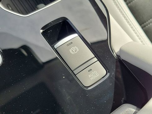 New 2025 Mitsubishi Outlander SE image 21