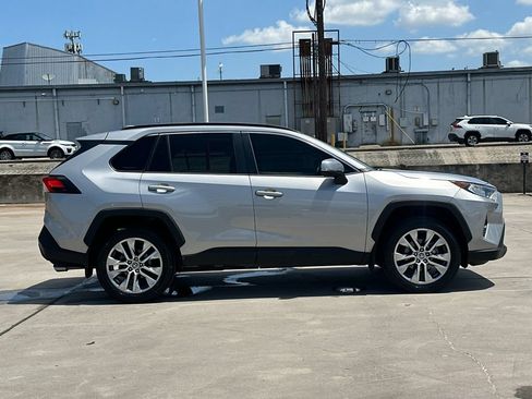 Used 2021 Toyota RAV4 XLE Premium FWD image 7