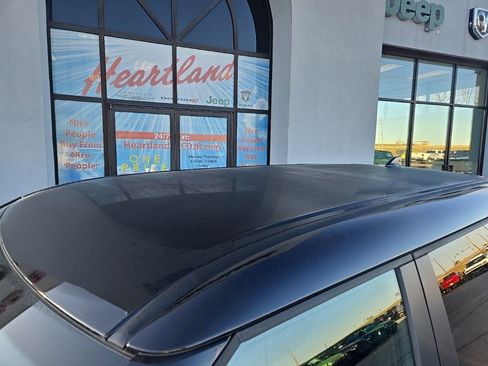 Used 2025 Mitsubishi Outlander SE image 19