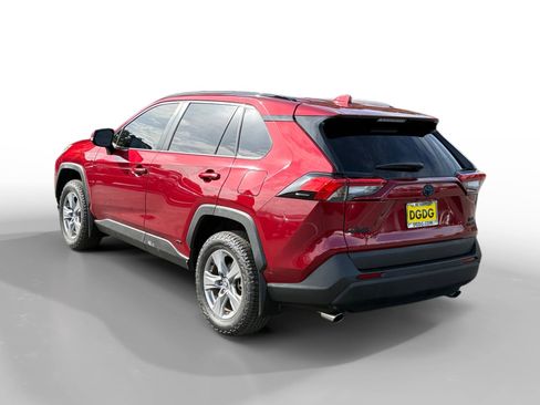 Used 2022 Toyota RAV4 XLE w/ Convenience Package AWD/4WD image 3