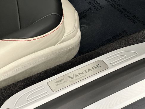 Used 2021 Aston Martin V8 Vantage Coupe image 30