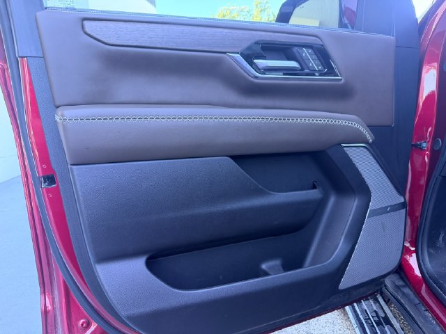 Used 2025 GMC Yukon XL Denali Ultimate AWD/4WD image 9