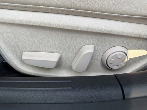 Used 2026 Genesis G70 2.5T image 19