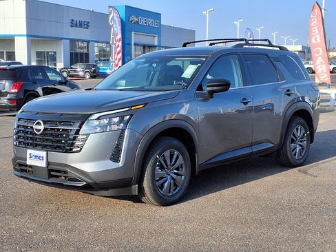 New 2026 Nissan Pathfinder SV image 3