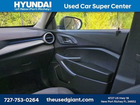 Used 2024 Chevrolet Trax LS FWD image 17