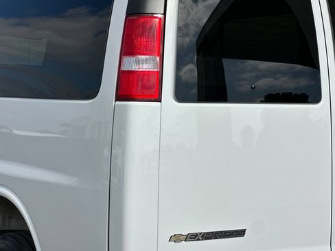 Used 2025 Chevrolet Express 3500 LT w/ LT Preferred Equipment Group RWD image 35