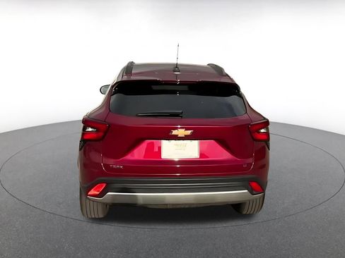 Used 2025 Chevrolet Trax LT image 12
