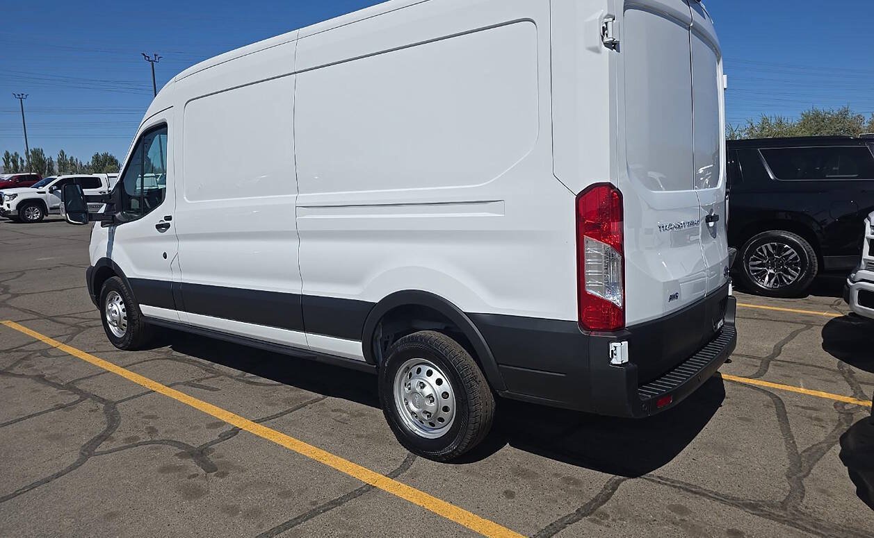 Used 2025 Ford Transit 350 148 Medium Roof AWD image 4