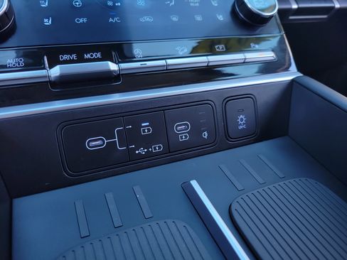 Used 2024 Hyundai Santa Fe Limited image 26