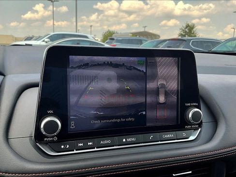 Used 2025 Nissan Rogue SV image 28