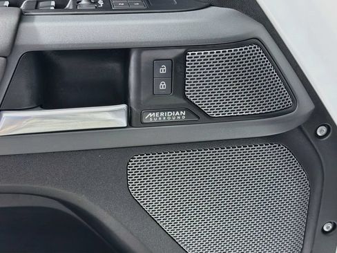 Used 2024 Land Rover Defender 110 X-Dynamic SE AWD/4WD image 19
