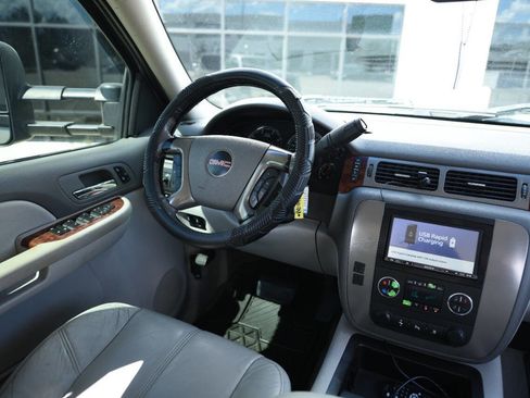 Used 2009 GMC Sierra 2500 SLT w/ SLT Convenience Package image 17