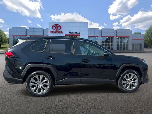 Used 2021 Toyota RAV4 XLE Premium AWD/4WD image 4