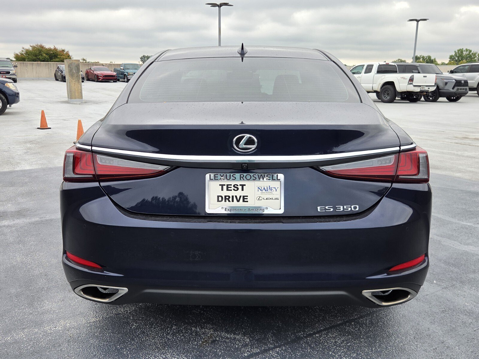 Used 2025 Lexus ES 350 w/ Premium Package FWD image 4