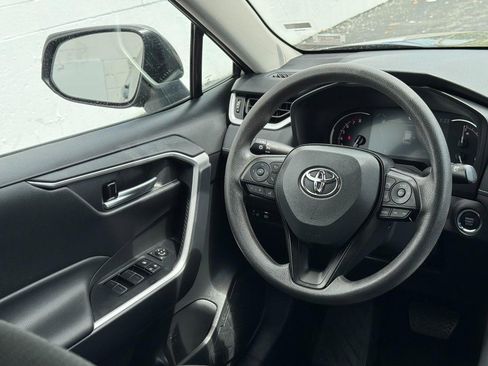 Used 2025 Toyota RAV4 XLE image 12