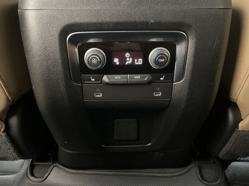 Used 2024 Chevrolet Suburban Premier RWD image 24
