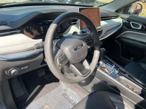 Used 2023 Jeep Compass Limited AWD/4WD image 18