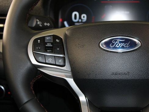 Certified 2025 Ford Explorer Active image 17