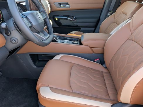 New 2026 Nissan Pathfinder Platinum AWD/4WD image 11