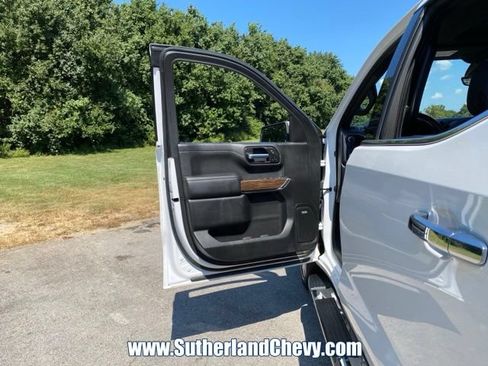 Used 2021 Chevrolet Silverado 1500 High Country w/ Technology Package AWD/4WD image 17