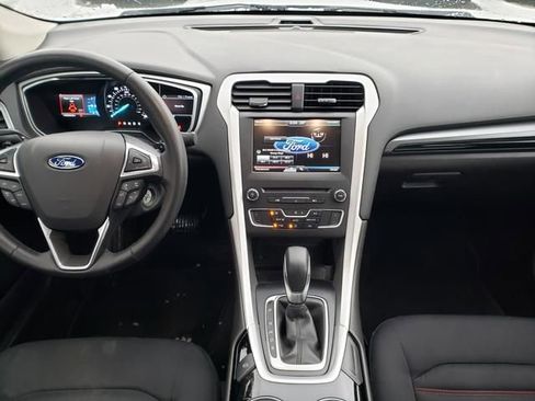 Used 2016 Ford Fusion SE image 12