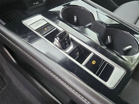 Used 2025 Volkswagen Atlas Cross Sport SE image 25