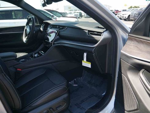 New 2025 Jeep Grand Cherokee Limited image 27