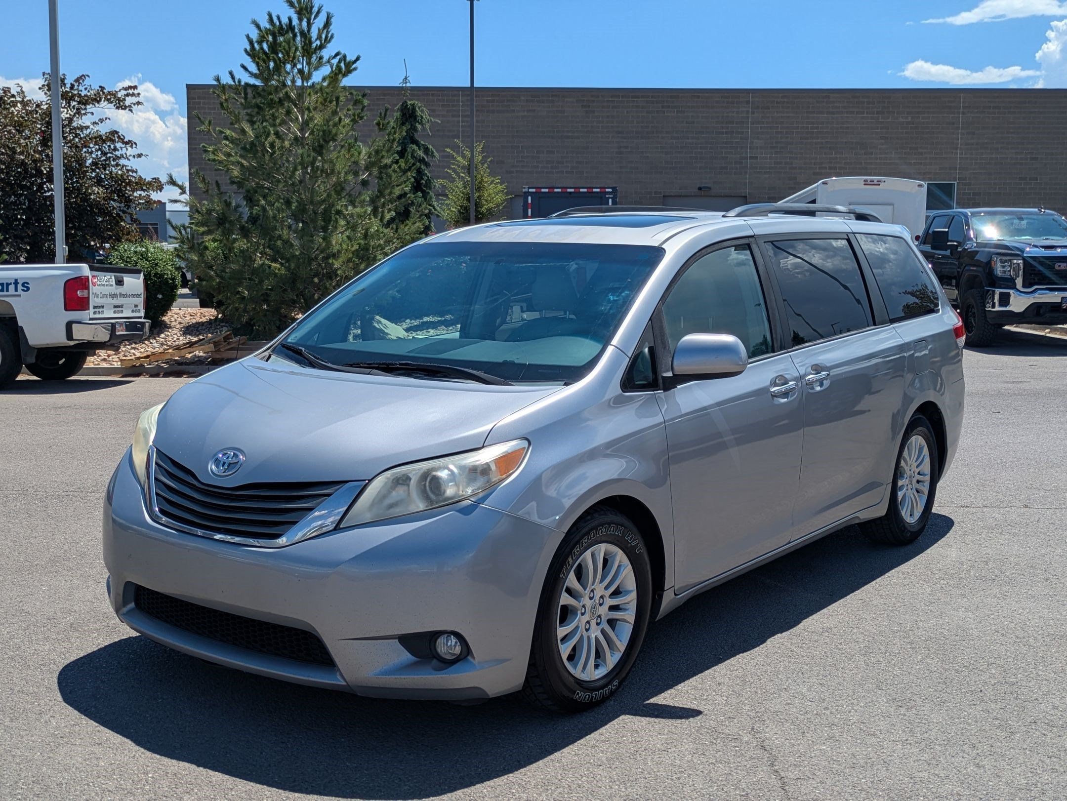 Used 2012 Toyota Sienna XLE w/ Entertainment Pkg FWD image 8