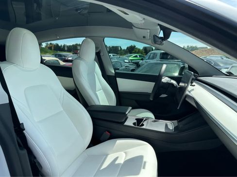 Used 2022 Tesla Model Y Long Range AWD/4WD image 11