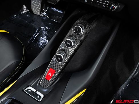 Used 2021 Ferrari 812 Superfast RWD image 33