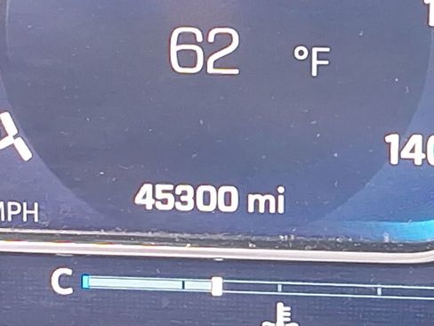 Used 2025 Chevrolet Silverado 1500 LT image 34