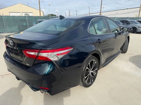 Used 2019 Toyota Camry SE FWD image 6