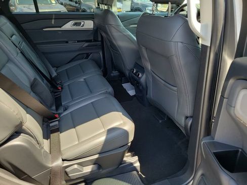 Used 2026 Ford Explorer Active w/ Active Comfort Package RWD image 16