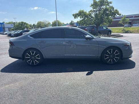 Used 2023 Honda Accord Touring image 9