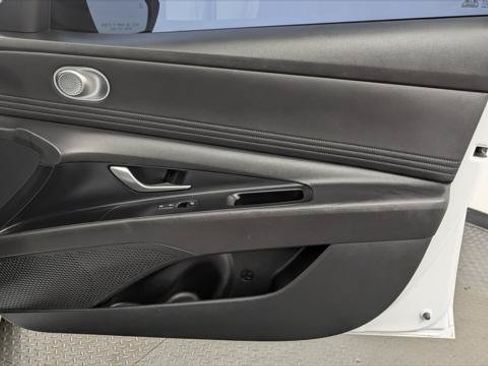 Used 2025 Hyundai Elantra Limited FWD image 22