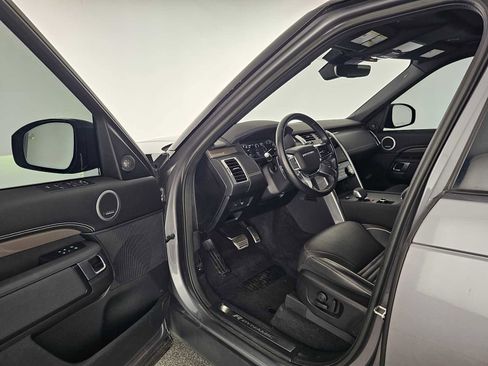 Used 2023 Land Rover Discovery Metropolitan Edition image 19