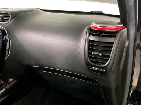 Used 2015 Kia Soul + FWD image 16