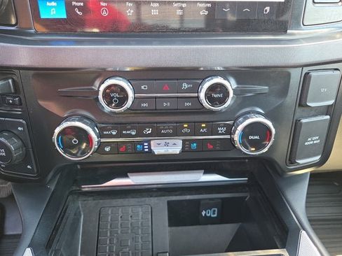 Used 2025 Ford F350 Platinum AWD/4WD image 19