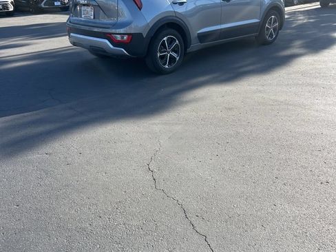Used 2025 Kia Niro LX FWD image 6