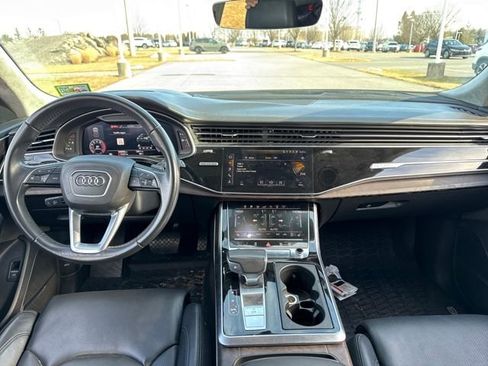 Used 2019 Audi Q8 Prestige w/ Luxury Package image 12