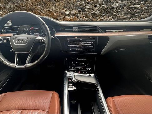Used 2022 Audi e-tron Premium Plus w/ Premium Plus Package image 15