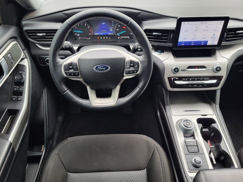 Used 2023 Ford Explorer XLT image 24