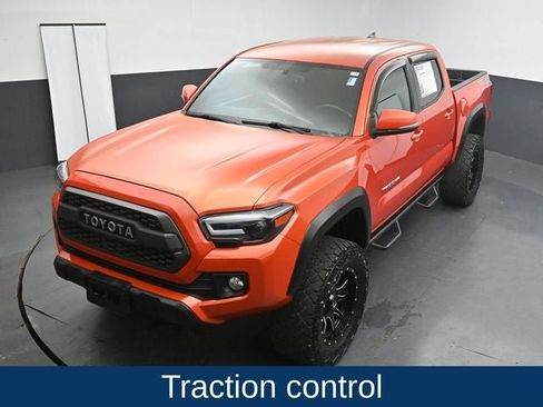 Used 2017 Toyota Tacoma TRD Off-Road w/ Tow Package (A/T) image 15
