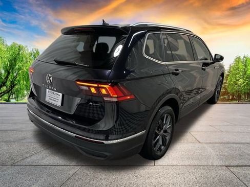 Used 2022 Volkswagen Tiguan SE image 4