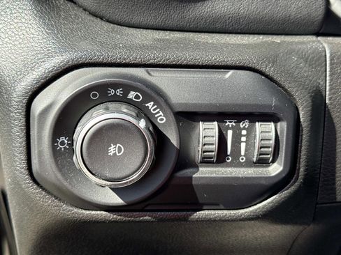 Used 2022 Jeep Wrangler Unlimited Sahara w/ Cold Weather Group image 20