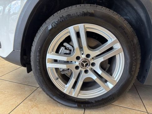 Used 2023 Mercedes-Benz GLA 250 4MATIC w/ Premium Package image 29