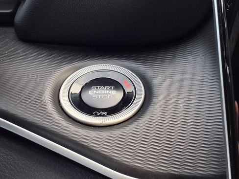 Used 2024 Jeep Grand Cherokee L Laredo RWD image 13
