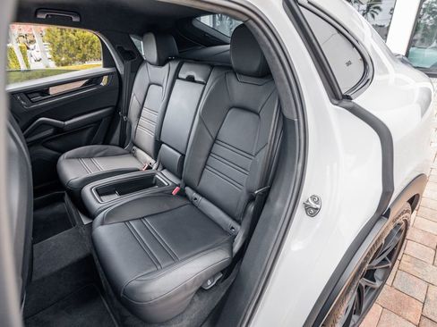Used 2024 Porsche Cayenne Turbo GT AWD/4WD image 38