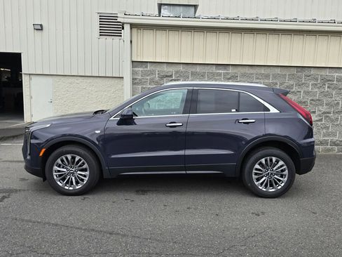 Used 2024 Cadillac XT4 Premium Luxury image 3